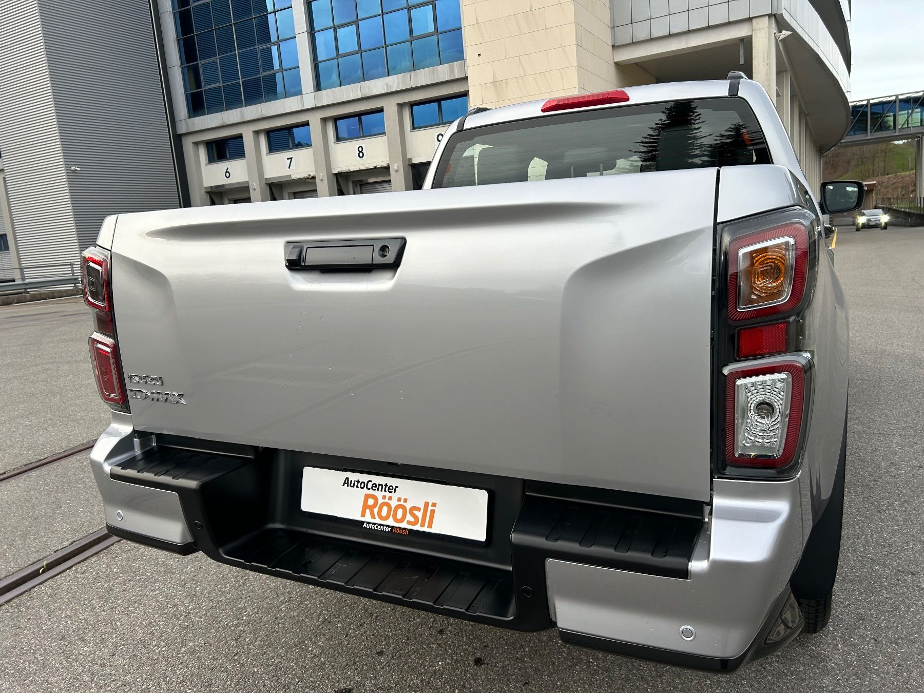 Isuzu Veicoli commerciali: ISUZU D-MAX 1.9 CrewCab N60FF 4x4 AT – Nuovo (secondo la descrizione) da Hasle LU venduto da Mroeoesli0 3