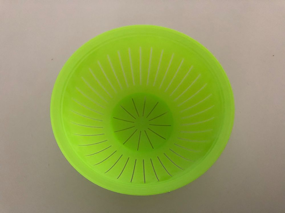 Neuwertiges Tupperware Sieb in angesagtem neon grün (Neu (gemäss ...
