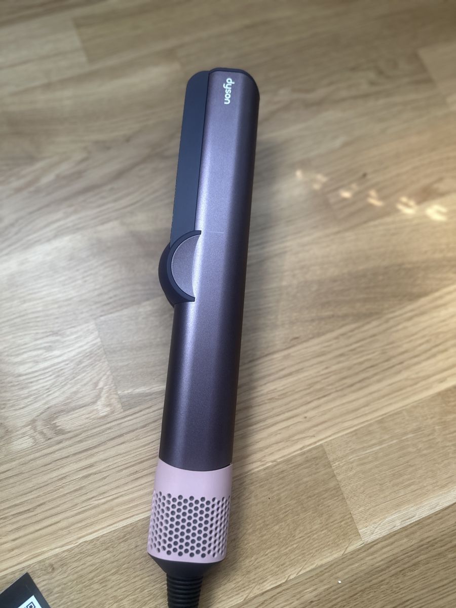Dyson Sèche-cheveux: DYSON Glätteisen Airstrait – D'occasion à Sirnach par ayterzi