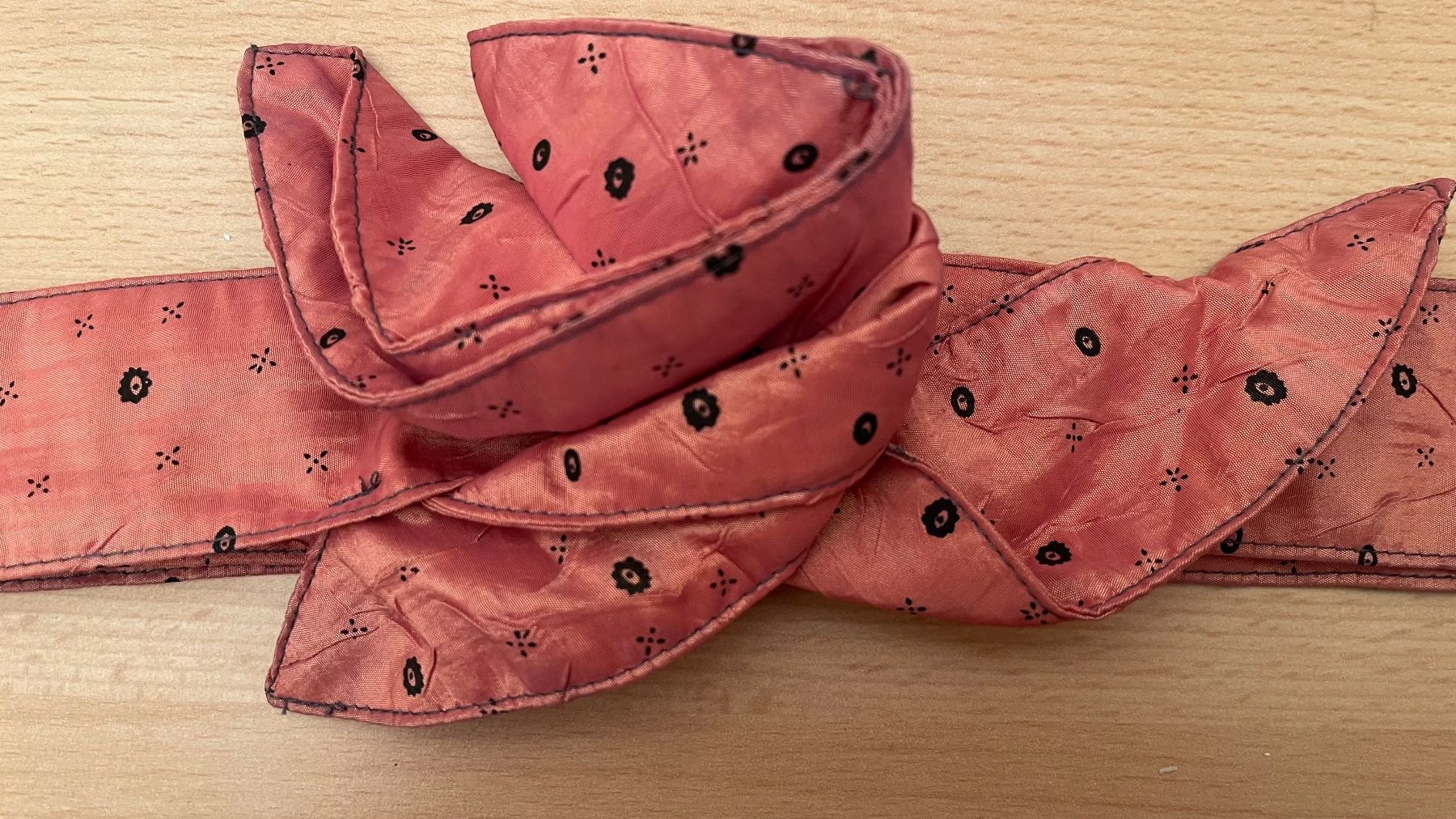 Promod Cinture: Gürtel mit Blume 99x4cm/NP47CHF Seide – Nuovo (secondo la descrizione) da Kölliken venduto da Prscoo