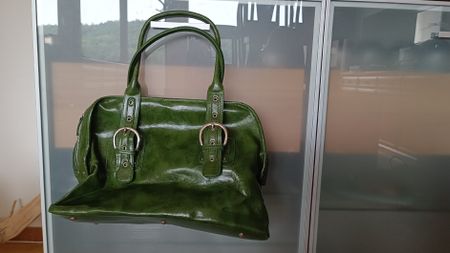 Große coole olivegrüne Handtasche aus Leder