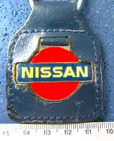 NISSAN AUTO SCHLÜSSELANHÄNGER VINTAGE HISTO LEDRIG OLDI