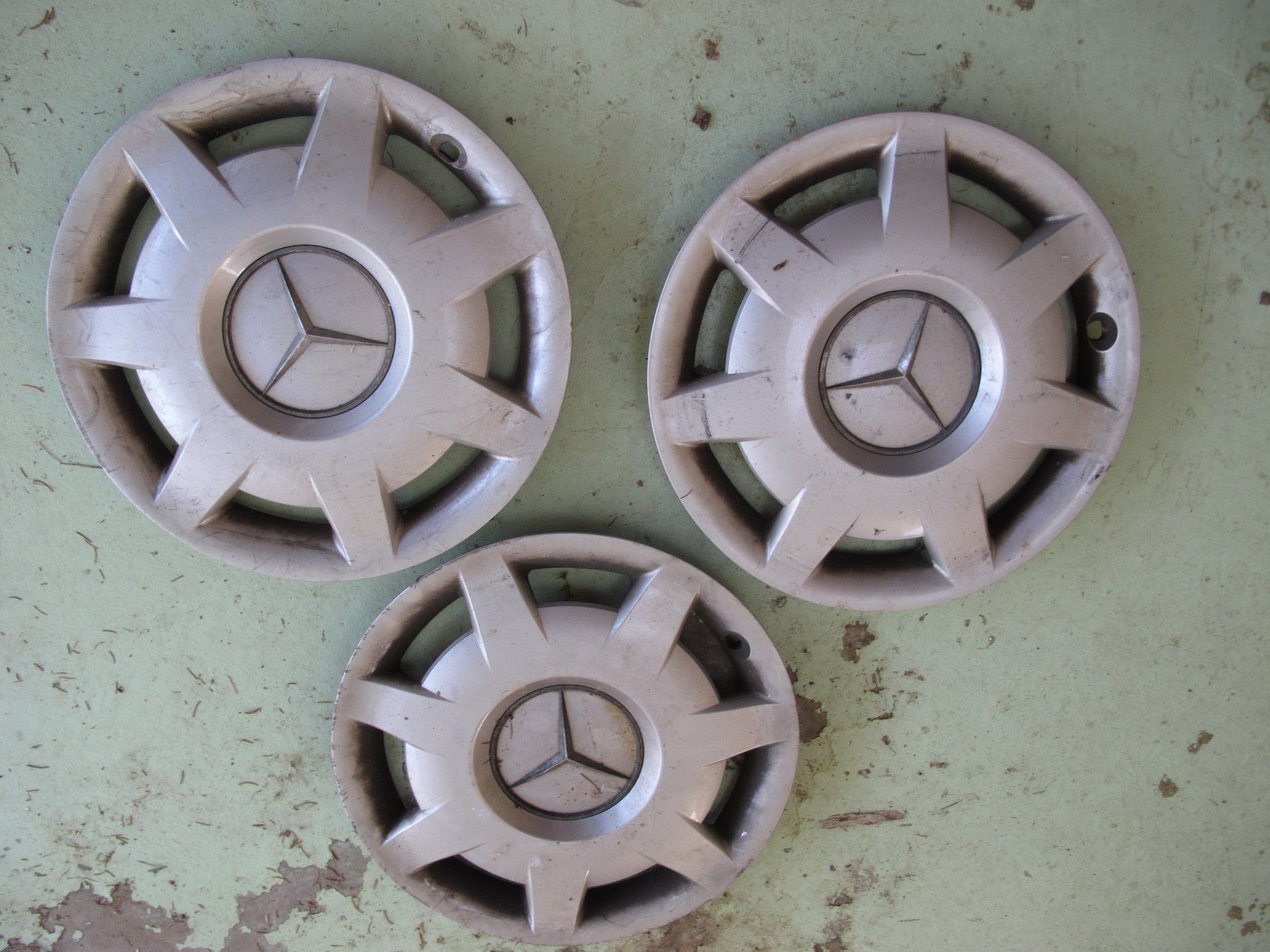 Mercedes-Benz Tutti pezzi di ricambio auto: enjoliveurs plastiques mercedes – Usato da lossy venduto da katz_fr
