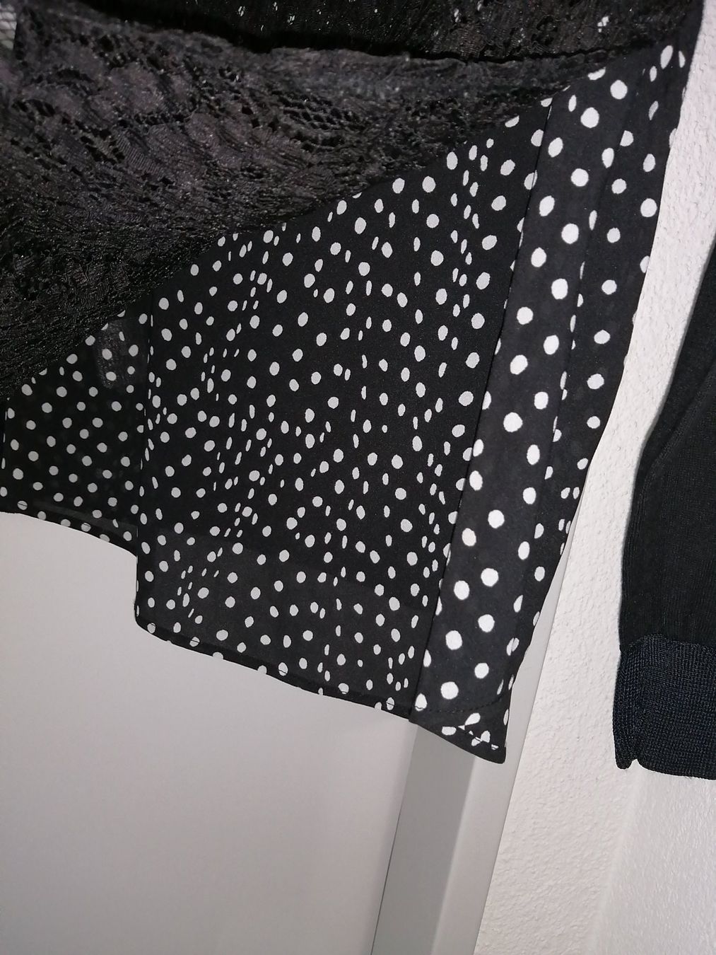 Guess Maglioni & Felpe: Leichter Pullover Guess size S/M – Usato da Buchrain venduto da nat_pl5p 5