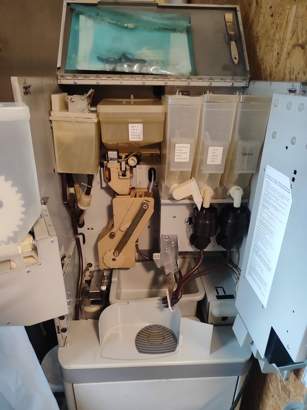 Macchine per caffè & Macchine per espresso: Kaffeeautomat, Kaffeevollautomat Standgerät – Usato da schongau venduto da schrauber17 4