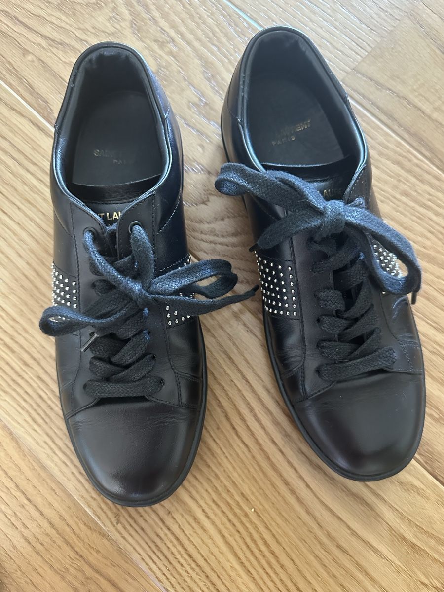 Saint Laurent Scarpe da donna: Saint Laurent Black Studded Leather Sneakers – Nuovo (secondo la descrizione) da Männedorf venduto da primavera22