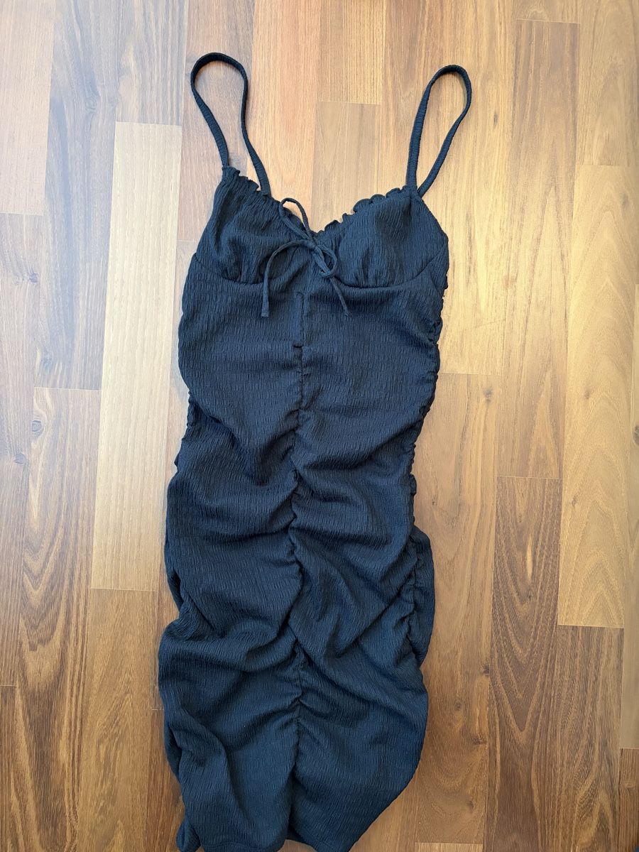Vestiti: Schwarzes Kleid – Usato da Henau venduto da martina_1998 1