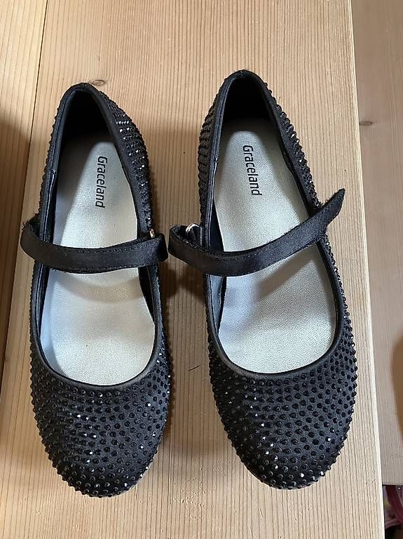 Scarpe per ragazze: Ballerinas schwarz Gr.33 – Usato da Brunnadern venduto da Bumlebee