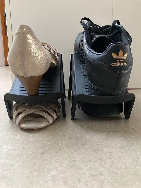 Ladenausstattungen & Messebau: 35 Shoestackers / Empileur de chaussures / Schuhstapler – Gebraucht aus Chambésy von Yvedi 3