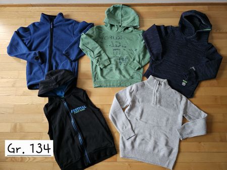 Kleiderpaket Pullis Gr. 134