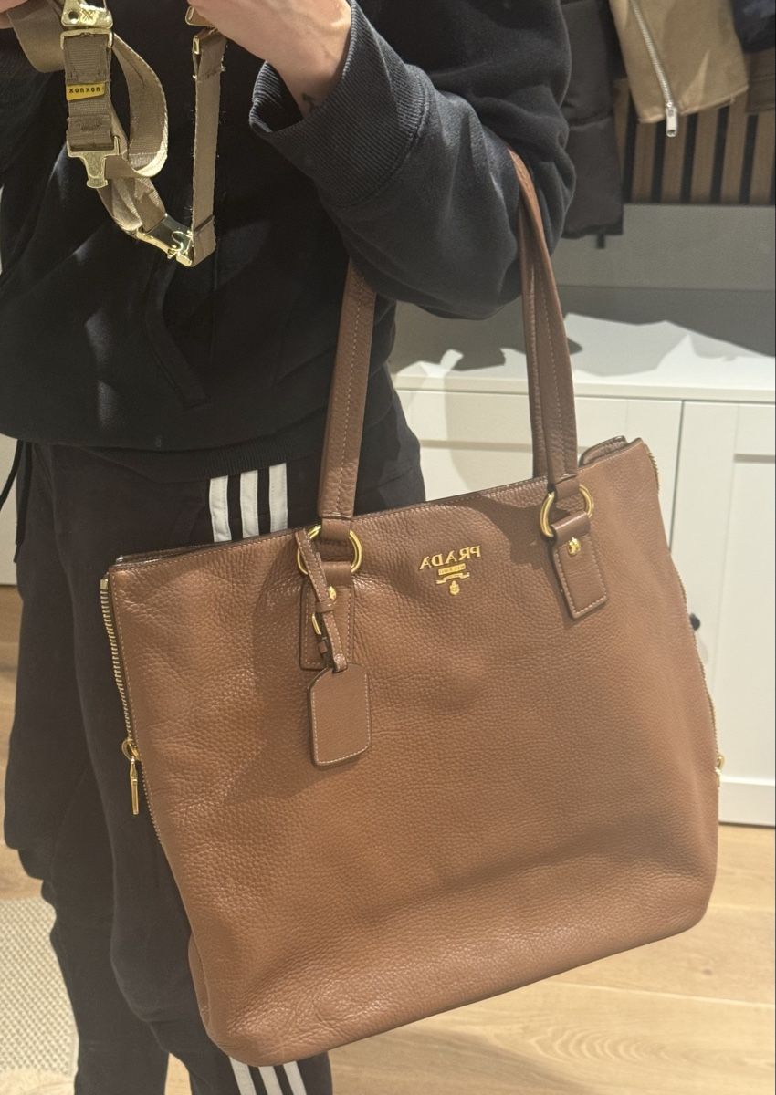 Prada Taschen: Authentic Prada Leather Tote Bag ! – Gebraucht aus Zürich von maricampos 1