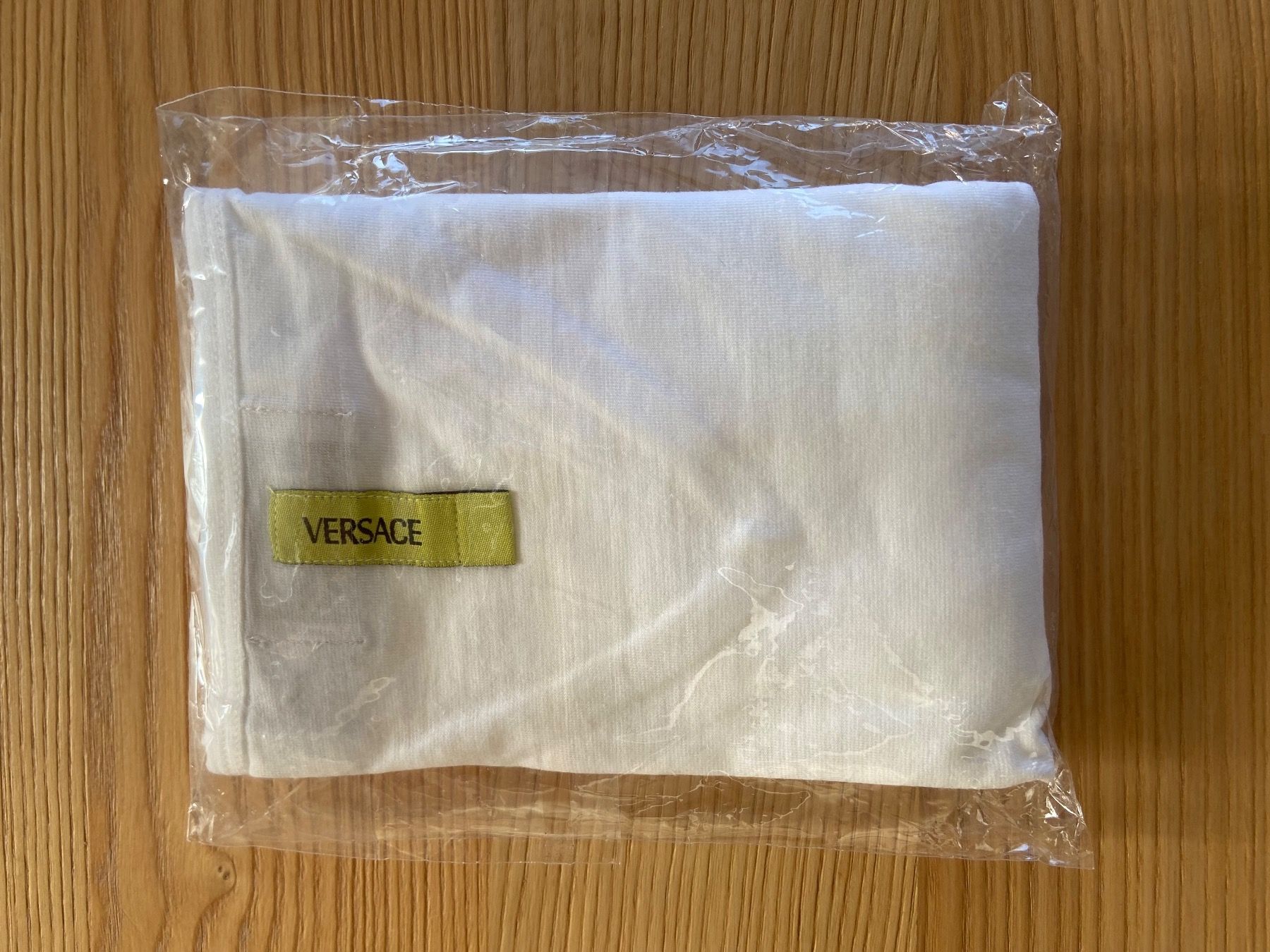 Versace T-shirt: T-shirt intensive Versace mis.XL – Nuovo e nell'imballaggio originale da Davesco-Soragno venduto da dvf_7h6d 1