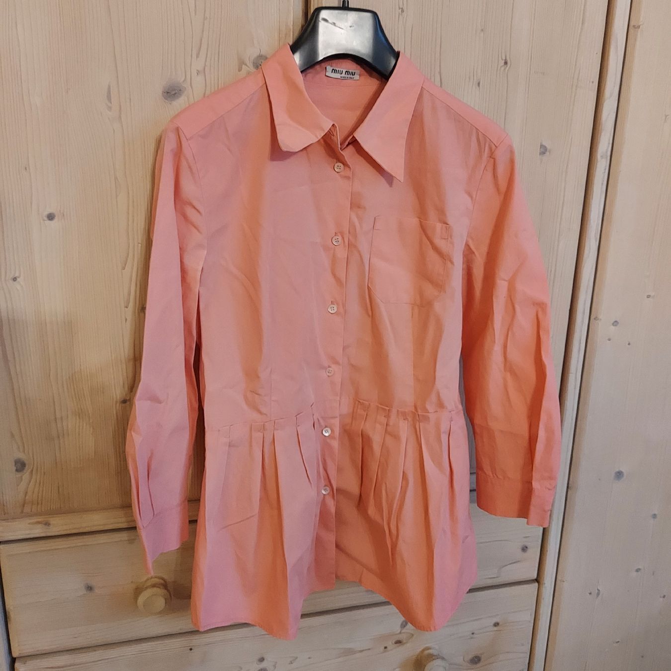 Miu Miu Blusen: Original Miu Miu Bluse – Gebraucht aus Davos Platz von nicoletta06