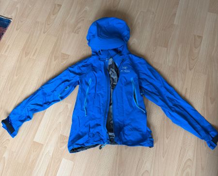 Arcteryx blue jacket /  Blaue Jacke von Arcteryx
