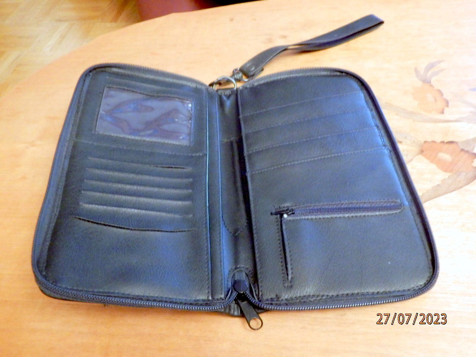 Portafogli: Geldbörse, Portmonnaie oder Brieftasche, echt Leder neu – Nuovo e nell'imballaggio originale da Ueberstorf venduto da dinbau 1