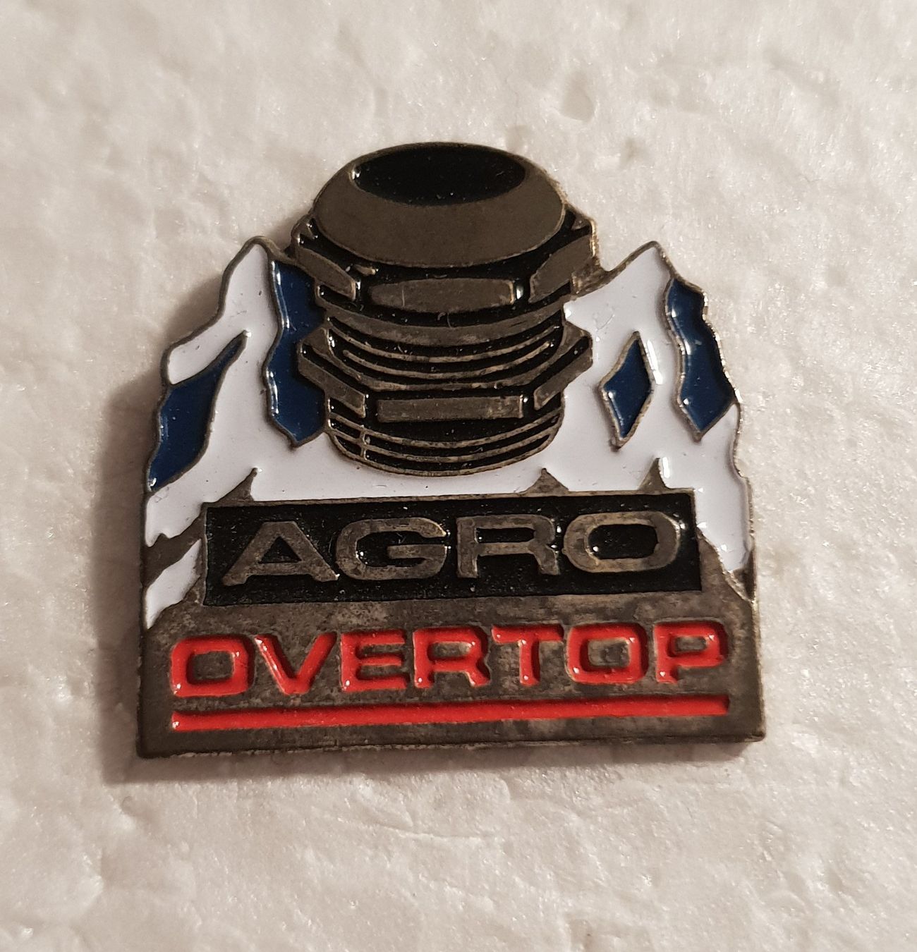 Plaketten & Abzeichen: Pin Agro Overtop – Gebraucht aus Härkingen von specialshapes