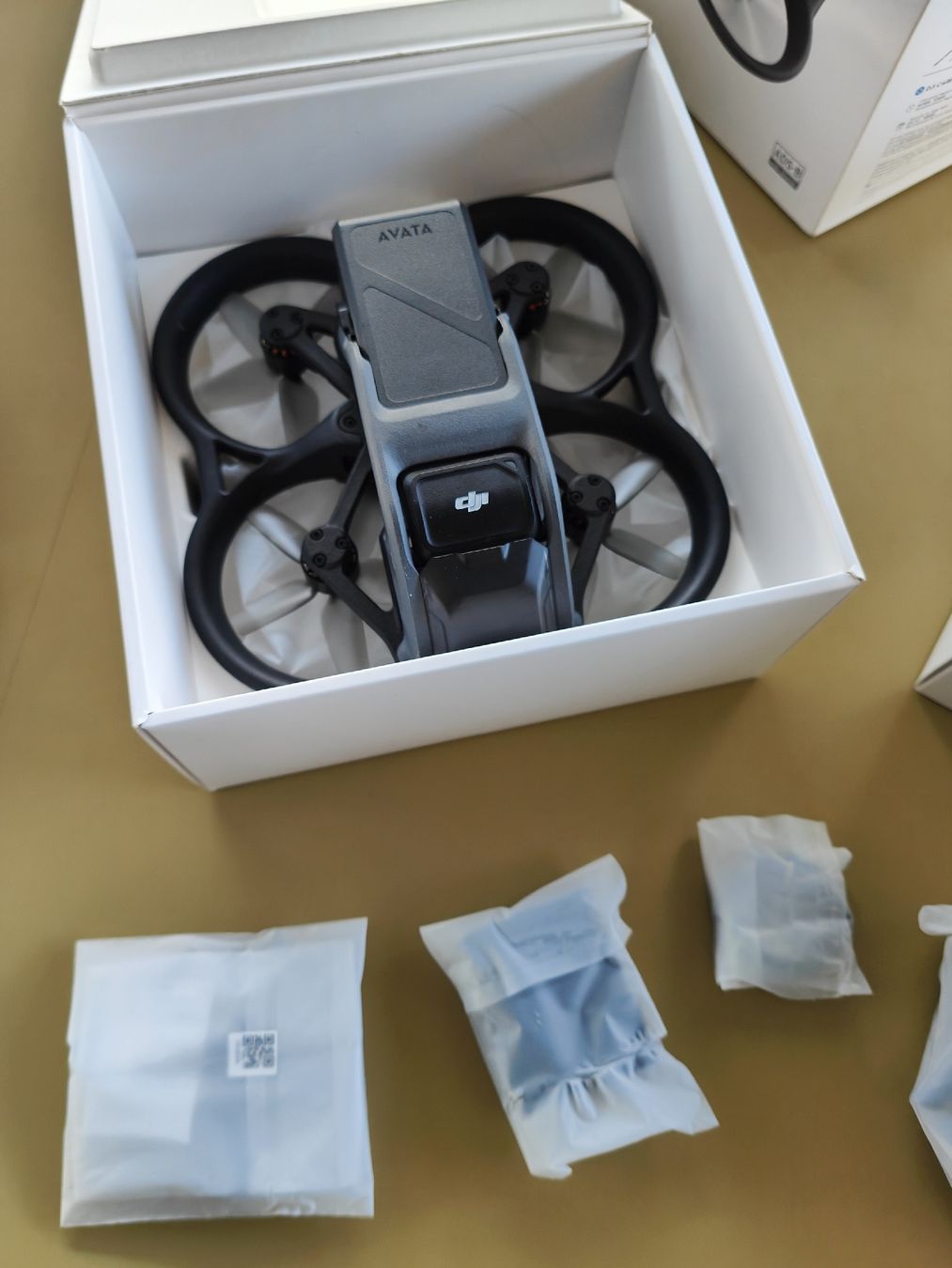 DJI Modellismo RC: Drone DJI Avata comme neuf Goggles 2  – Usato da Lausanne venduto da LeConfiseur 2