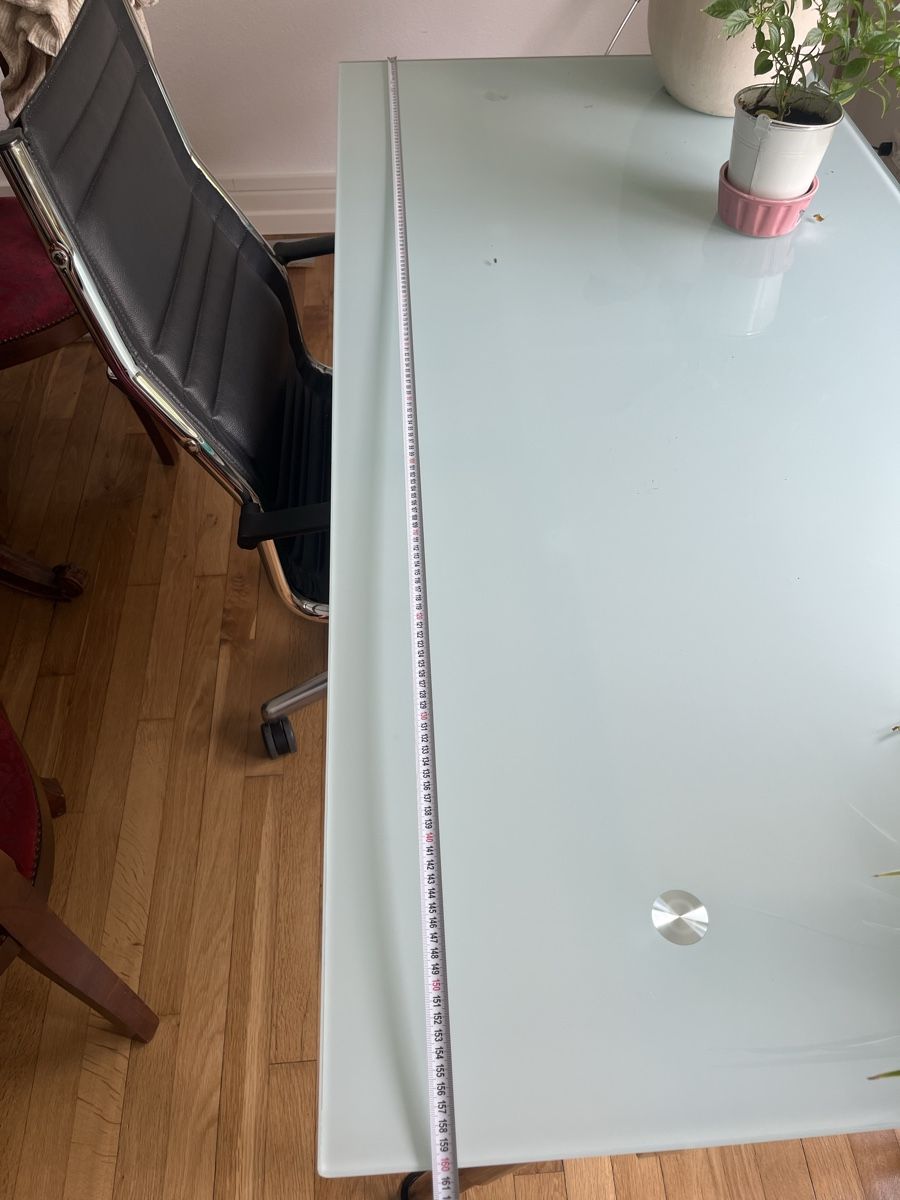 Tables: Glastisch, grosser Bürotisch oder Esstisch – D'occasion à Zürich par Luanahendseth 1