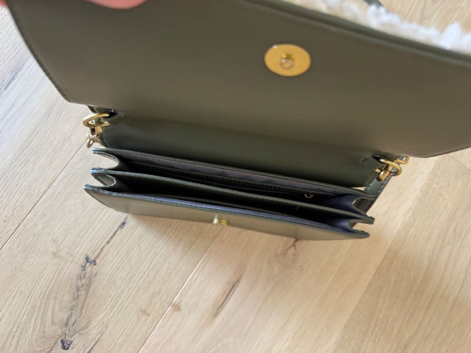 Borse da donna: Olive Grüne Handtasche mit Teddyfell – Usato da Aettenschwil venduto da SaFa24 1