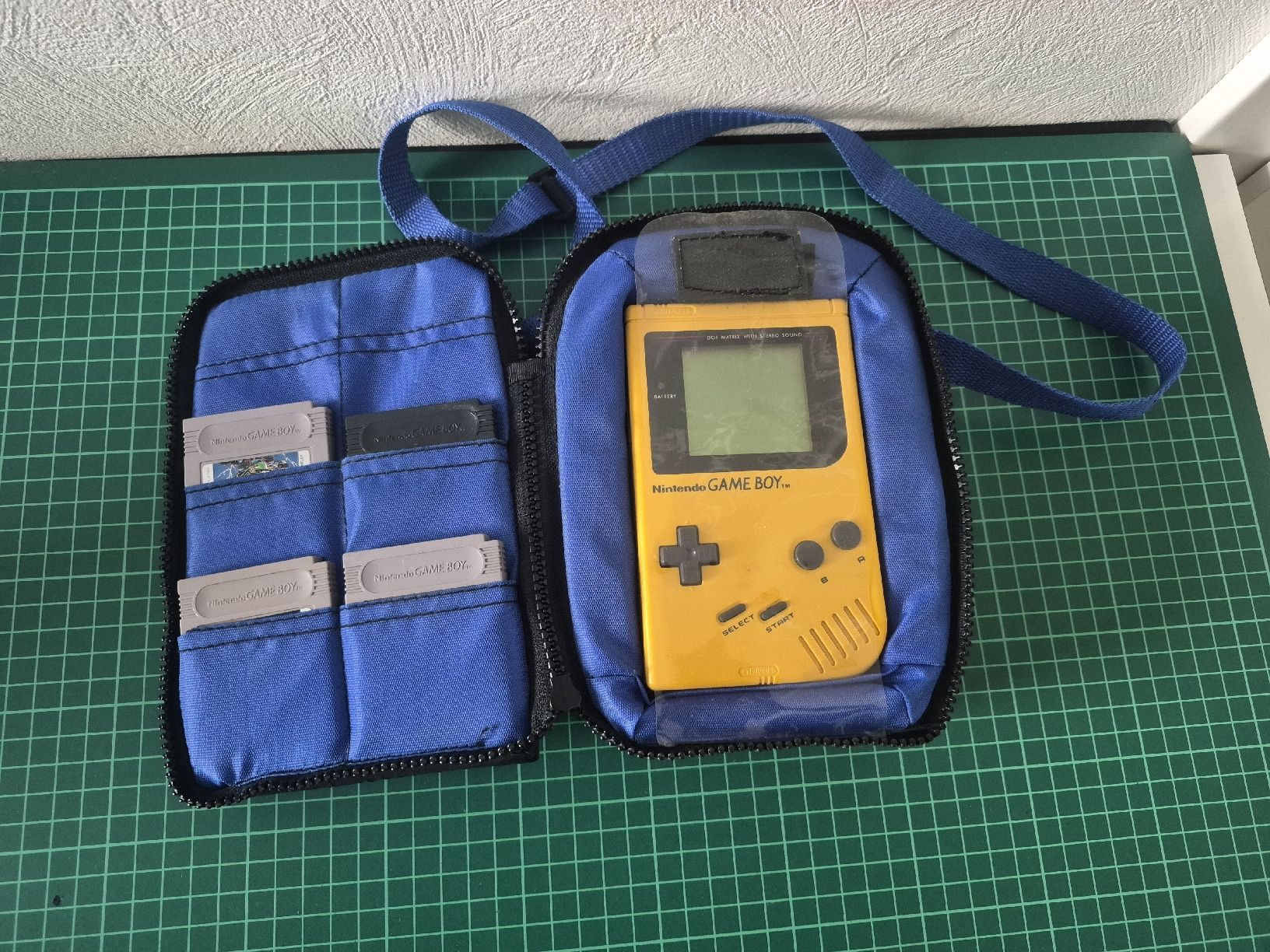 Nintendo Console: Nintendo Game Boy Yellow + Games and Case – Nuovo (secondo la descrizione) da Meyrin venduto da Retro-GZ