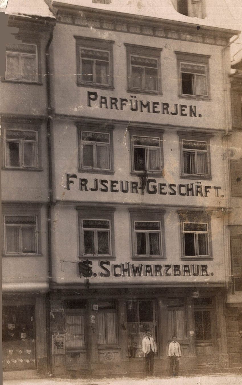 Cartes postales: Parfümerien. Friseurgeschäft S. Schwarzbaur – Défectueux à Bronschhofen par Astore