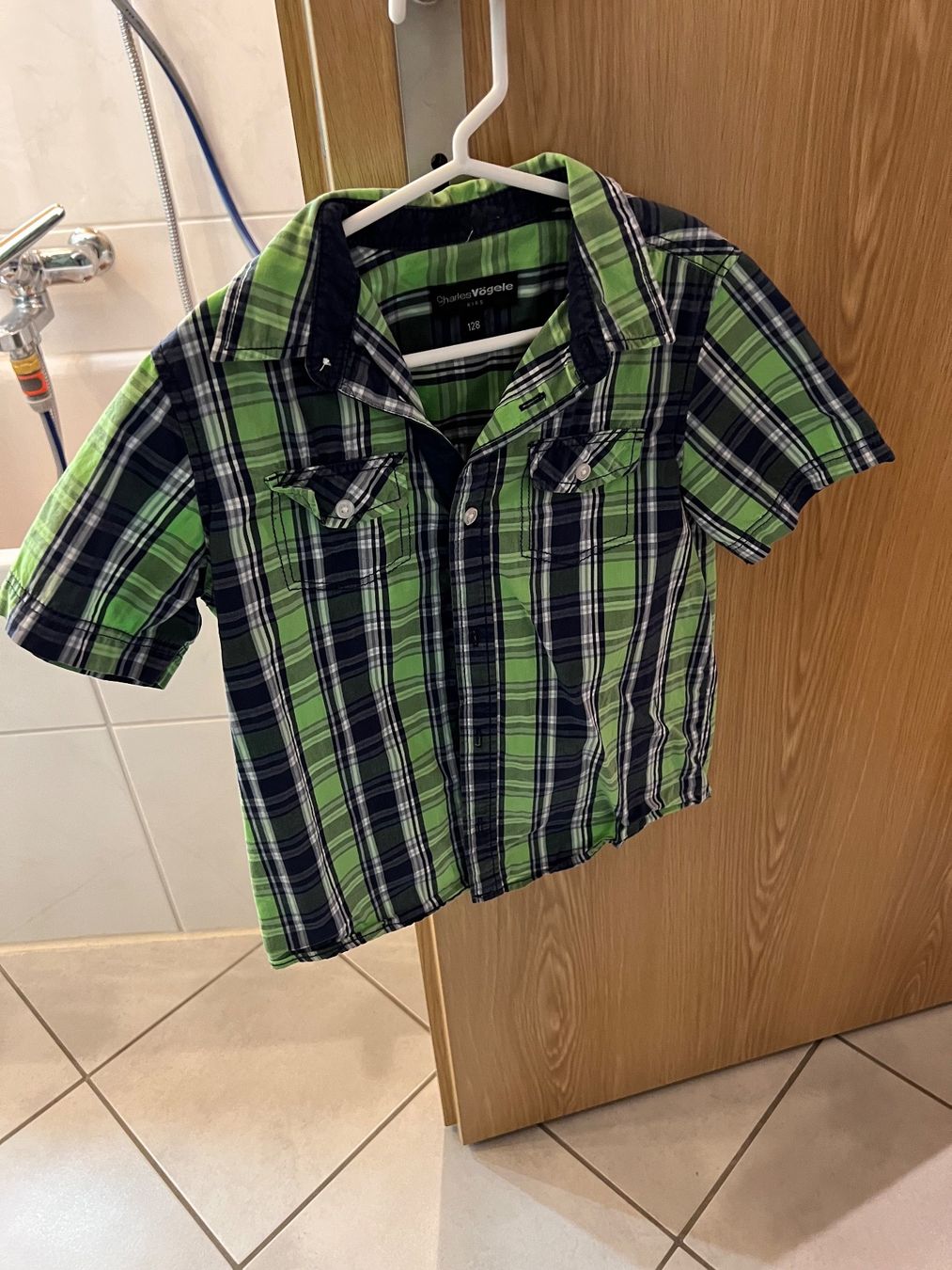 Chemises, T-shirts & Polos: Hemd Gr. 128, kurzärmlig – D'occasion à Wallisellen par Kaktus8304