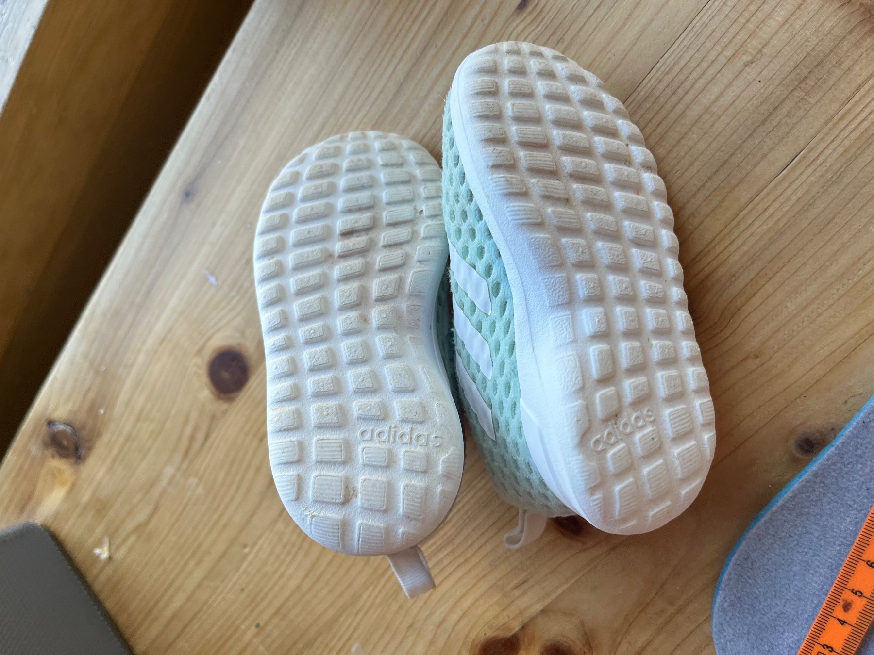 Adidas Chaussures filles: Adidas Sneakers Gr. 20 – Neuf (Voir description) à Adelboden par Jestil20 1