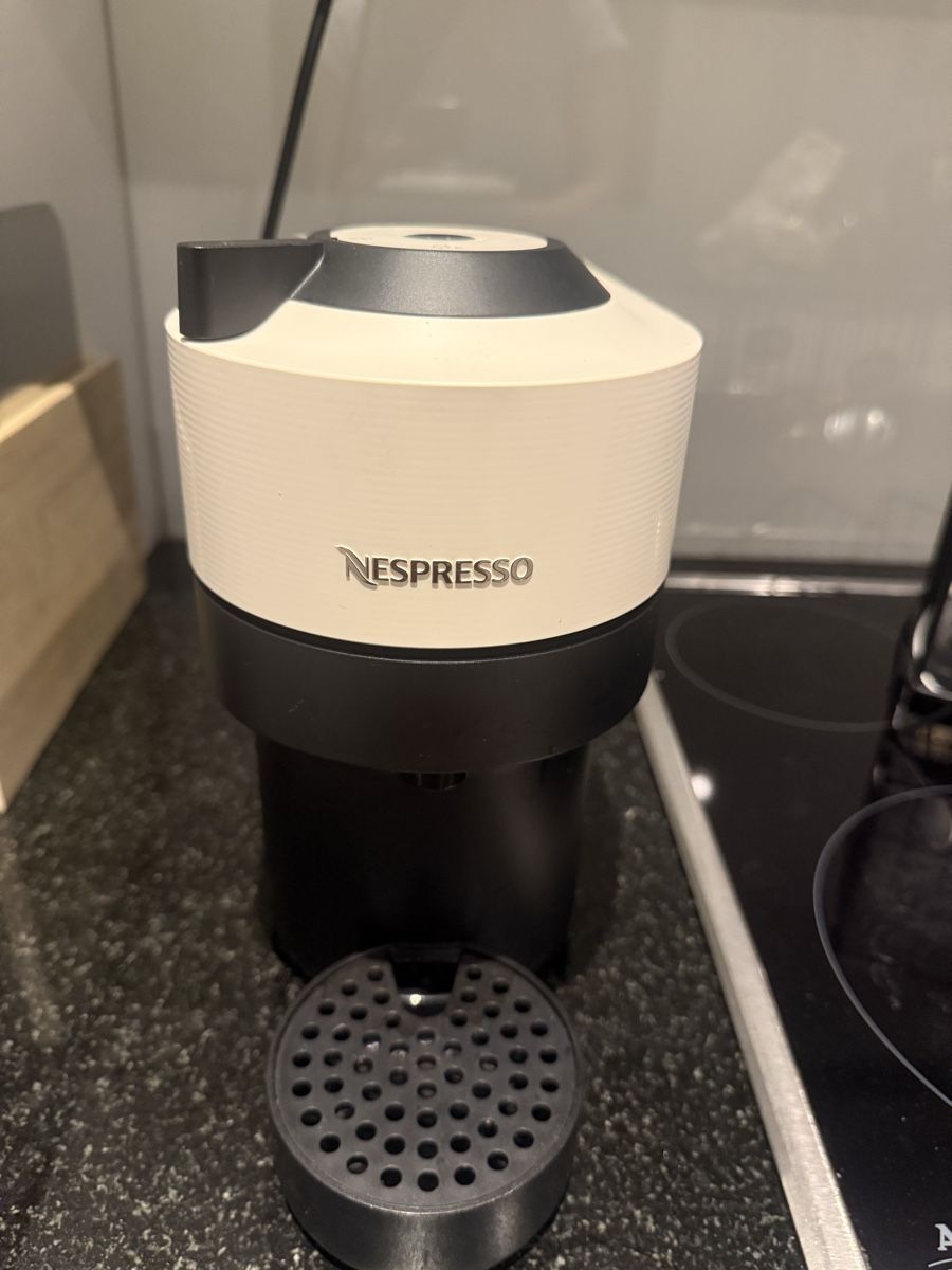 Nespresso Machines à café & Machines à expresso: Nespresso VertuoPlus coffee machine black/white used – D'occasion à Luzern par iva_7f5r