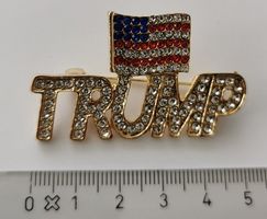 TRUMP - Brosche / Anstecker  (neu, OVP)