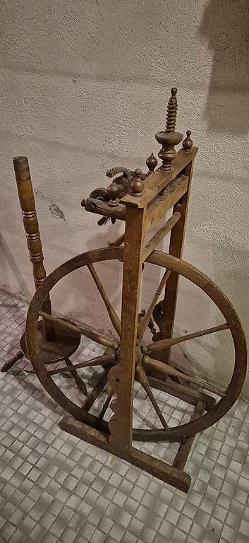 Spinnräder: Rouet – Gebraucht aus Bex von peter.fracheboud