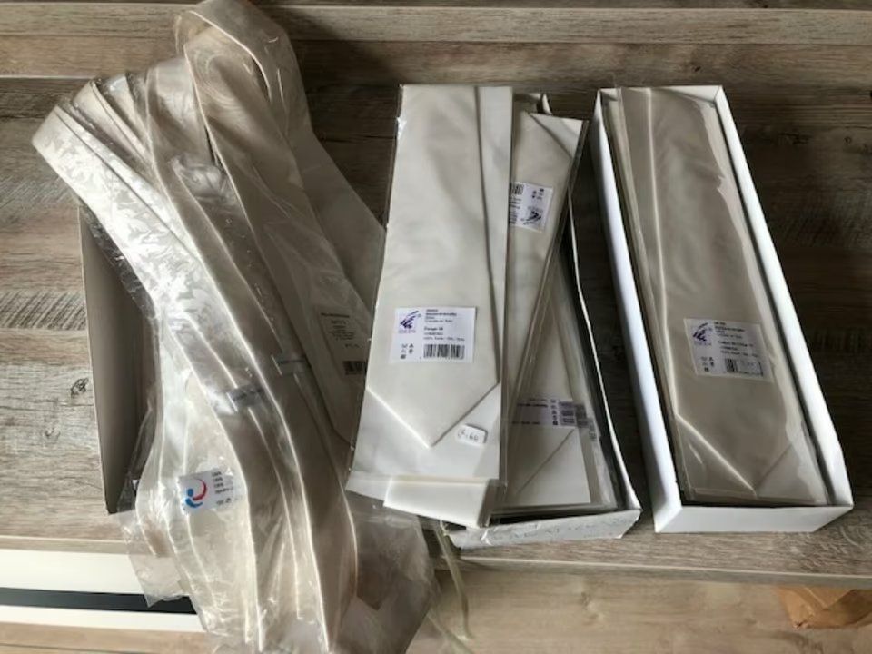 Cravatte: Seidenkrawatten, verschiedene Muster – Nuovo e nell'imballaggio originale da Ebikon venduto da lin_jr8x