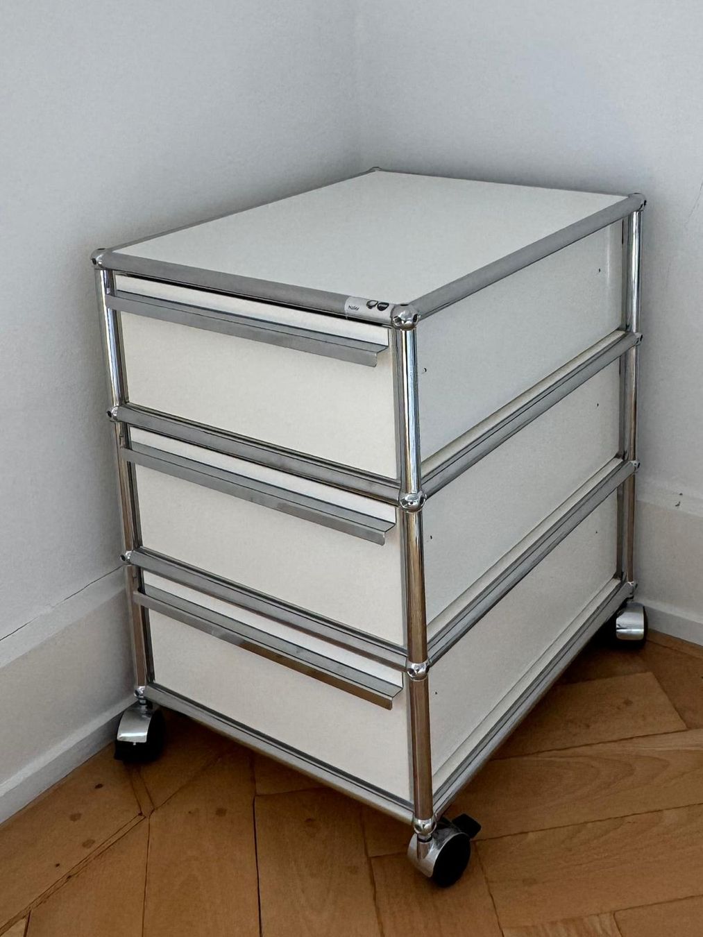 USM Eléments de bureau: USM Haller Rollcontainer – D'occasion à Zürich par Lara13 2