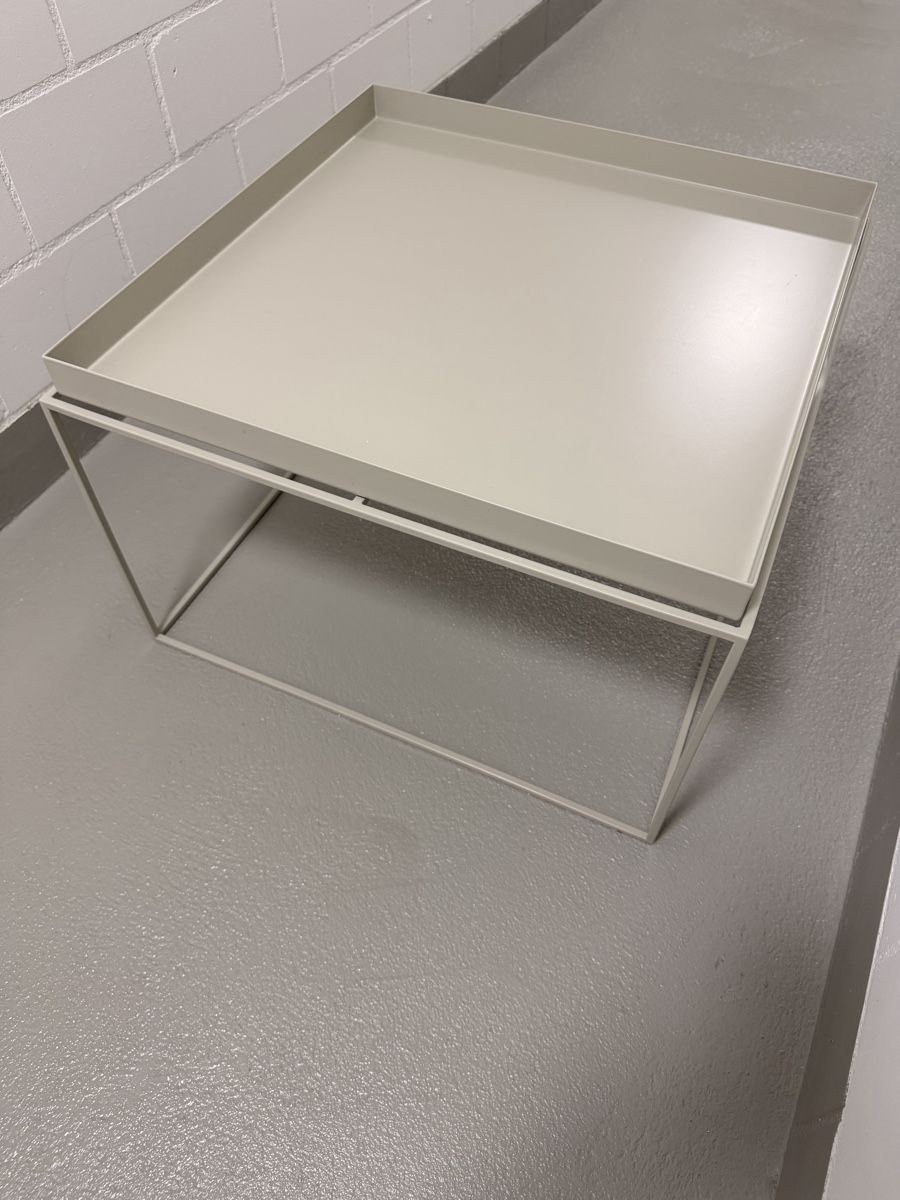 Tables: Hay Tray Table 60x60 cm warm grey – D'occasion à Siebnen par jan_kes 1