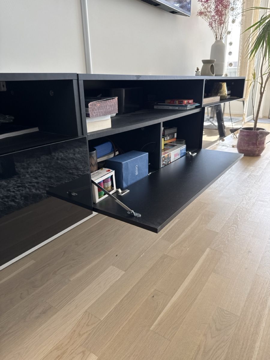 TV Möbel: Wand TV Möbel schwarz – Gebraucht aus Wiesendangen von FPV-Racer 2