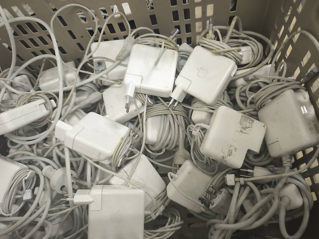 Apple Caricabatterie: Apple Ladegeräte – Usato da Binningen venduto da saviola01 2