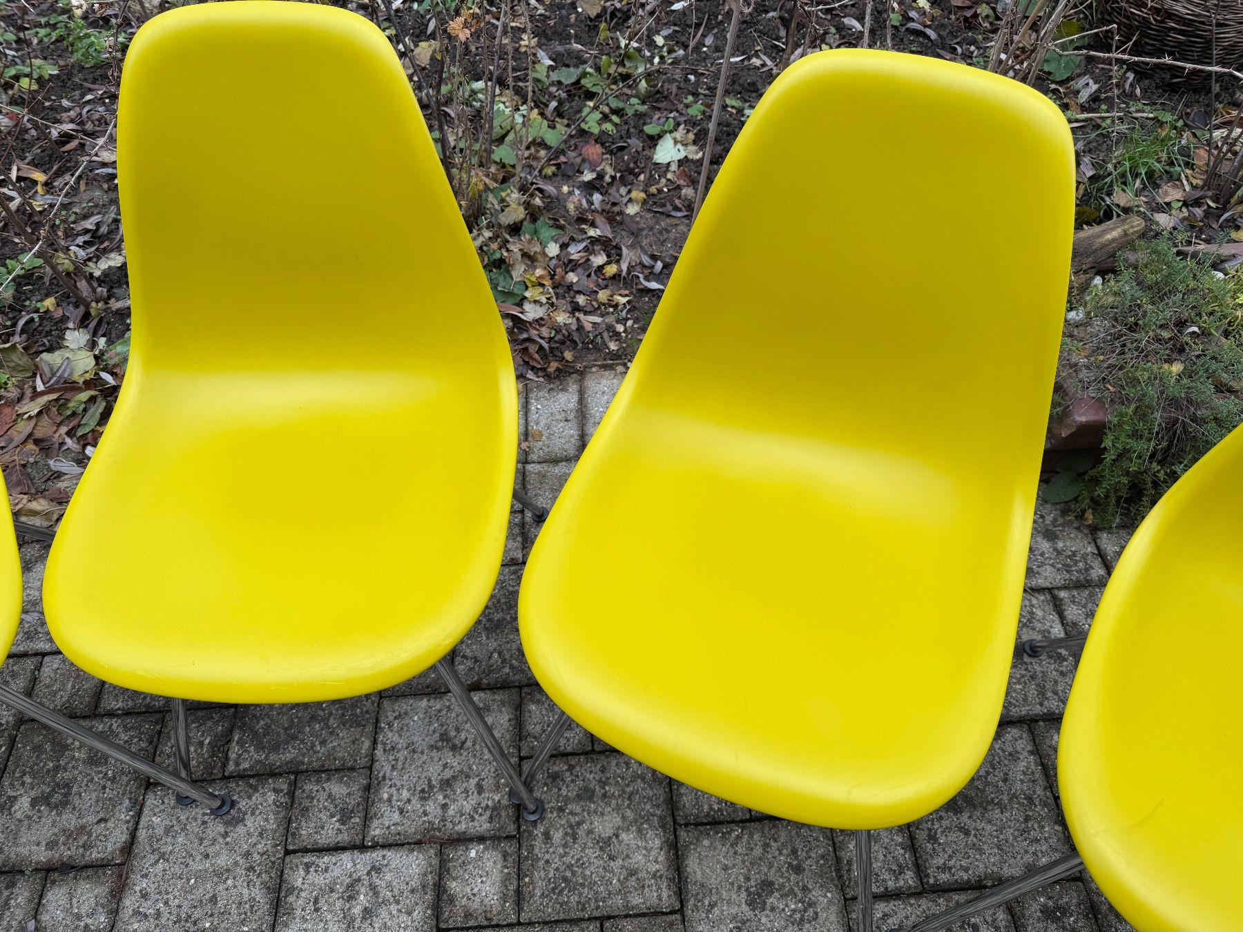 Vitra Sedie: 6er Set Vitra Eames Plastic Chairs in Gelb – Usato da Magden venduto da Mika66 3