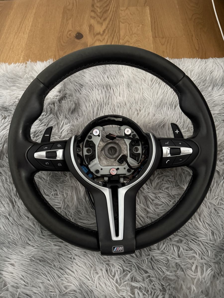 BMW Tutti pezzi di ricambio auto: BMW M2 M3 M4 Lenkrad original – Usato da Ballwil venduto da Red3