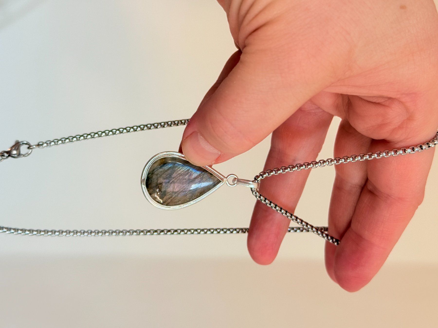 Colliers: Collier vintage avec pendentif en larme ✨ – Neuf avec emballage d'origine à Genève par AGBERG 5