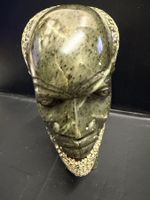 handgefertigte Skulptur aus grünem Stein (SA 2)