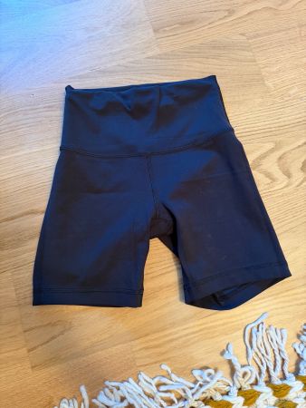 Lululemon Shorts schwarz Grösse 4