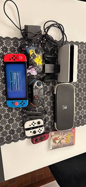 Nintendo Consoles: Nintendo Switch OLED Bundle (mario kart 8 + it takes two) – D'occasion à Winterthur par Valii_18