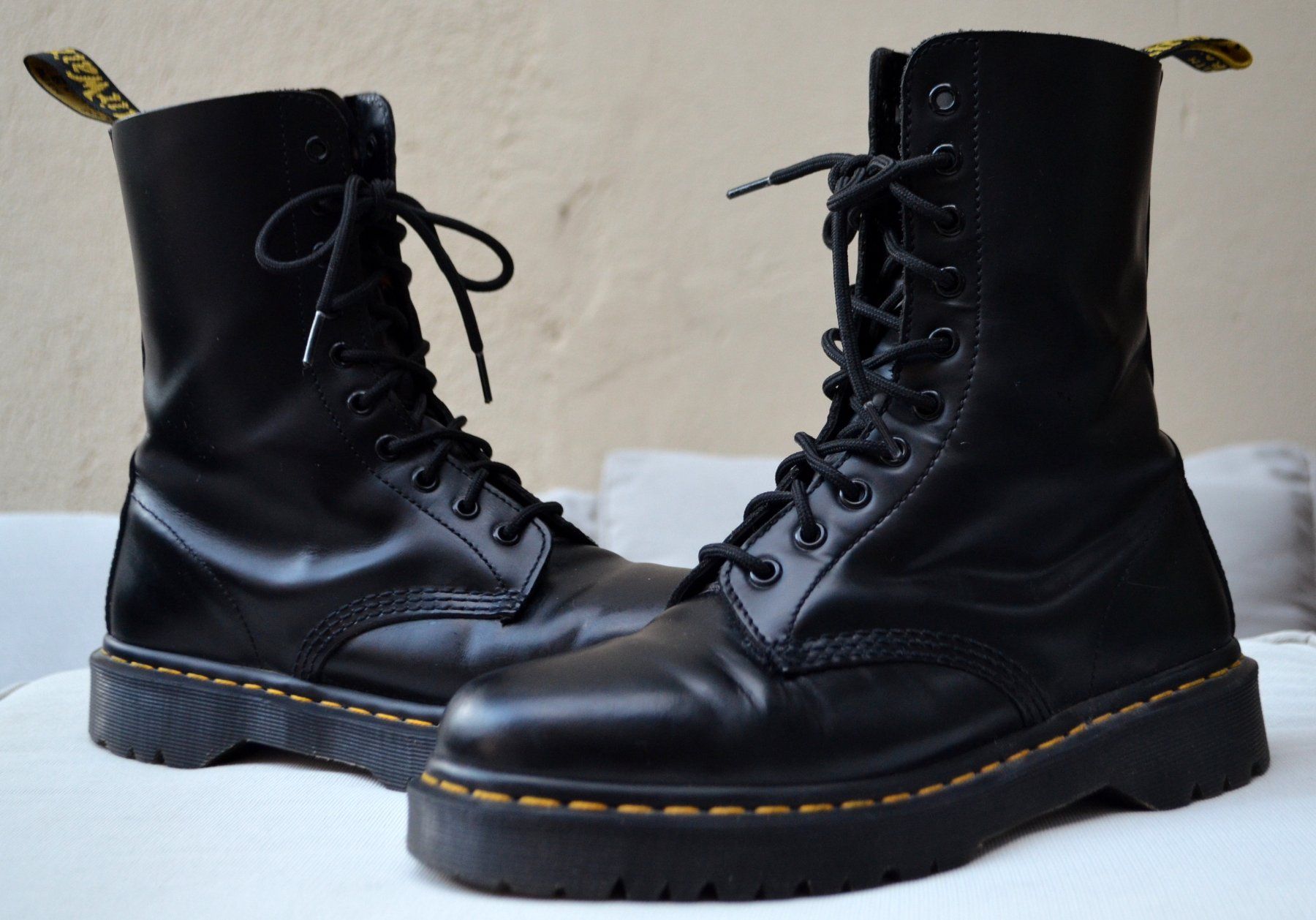 Dr. Martens Chaussures hommes: Boots / Bottes Dr. Martens  .42 – D'occasion à Collonges par arashee 4