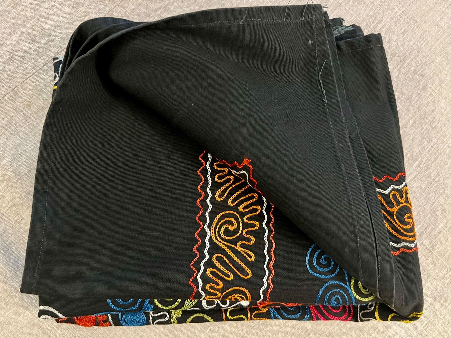 Stoffe: Nappe ou tenture, coton brodé, Inde-Pakistan – Gebraucht aus Genève von DELIRBEADS 9