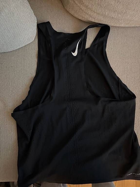T-shirt: Nike Running Aeroswift Top Size L – Usato da Zürich venduto da von_sj9s 3