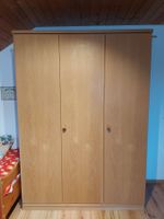 Gut erhaltener 3-türiger Kleiderschrank