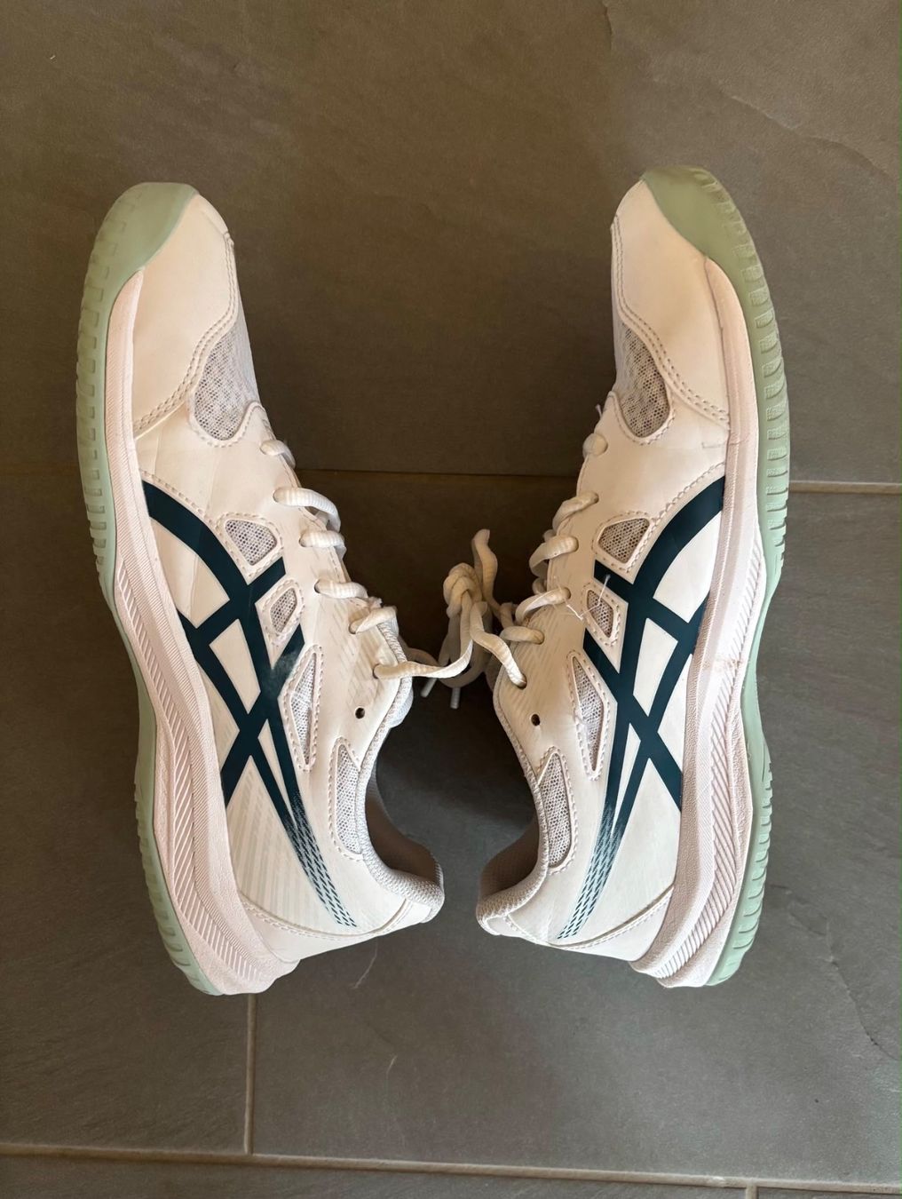 Asics Herrenschuhe: Hallenschuhe asics 43.5 – Gebraucht aus reichenbach im kandertal von turbo111 1