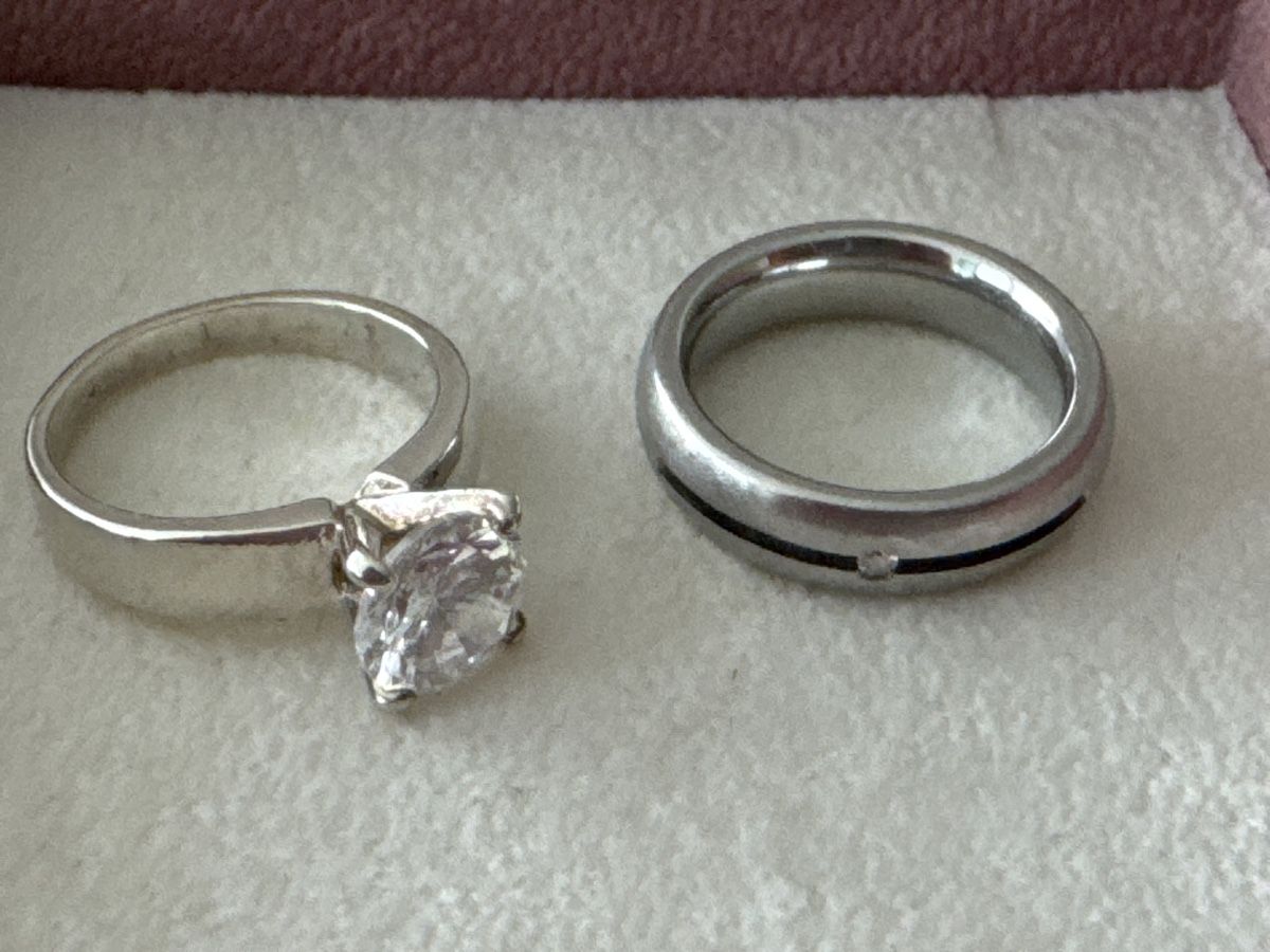 Anelli: Ring-Duo mit synthetischem Stein – Nuovo (secondo la descrizione) da Huttwil venduto da graesihu
