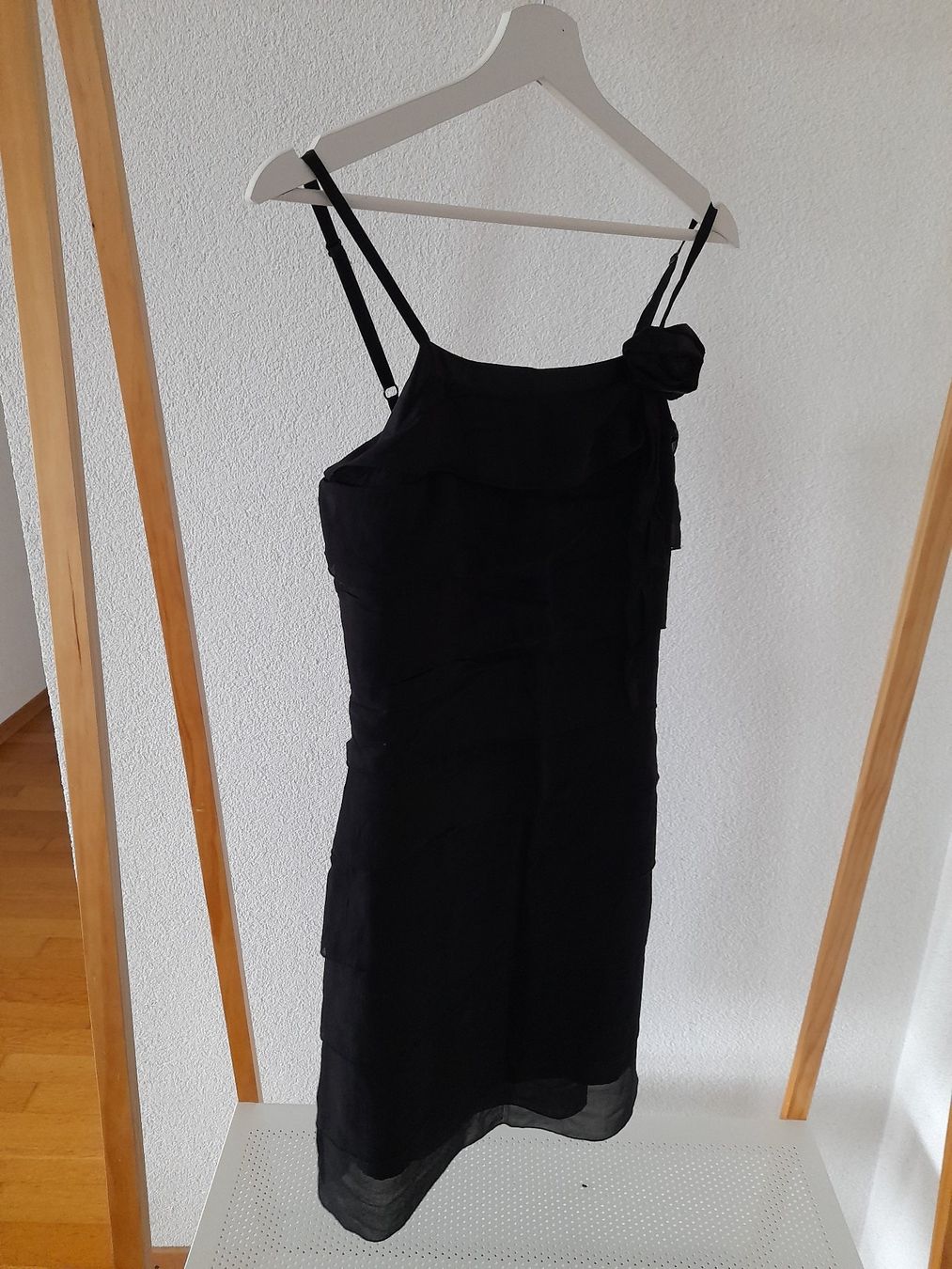 Vestiti: Robe noire sinquanone – Usato da Mont-sur-Lausanne venduto da Pioutch