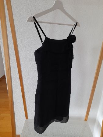 Robe noire sinquanone