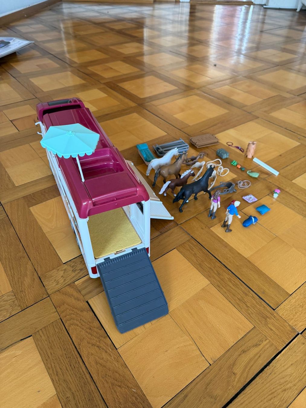 Schleich Spielzeuge: Schleich Pferdetransporter – Gebraucht aus ZÜRICH von Soraone1 4
